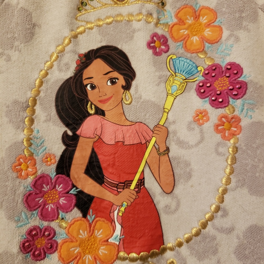 Elena of Avalor, Sweater